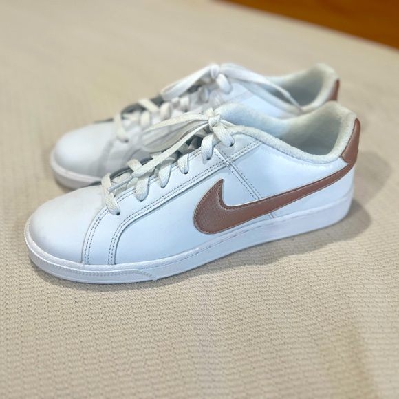 Nike Shoes - Nike casual sneakers